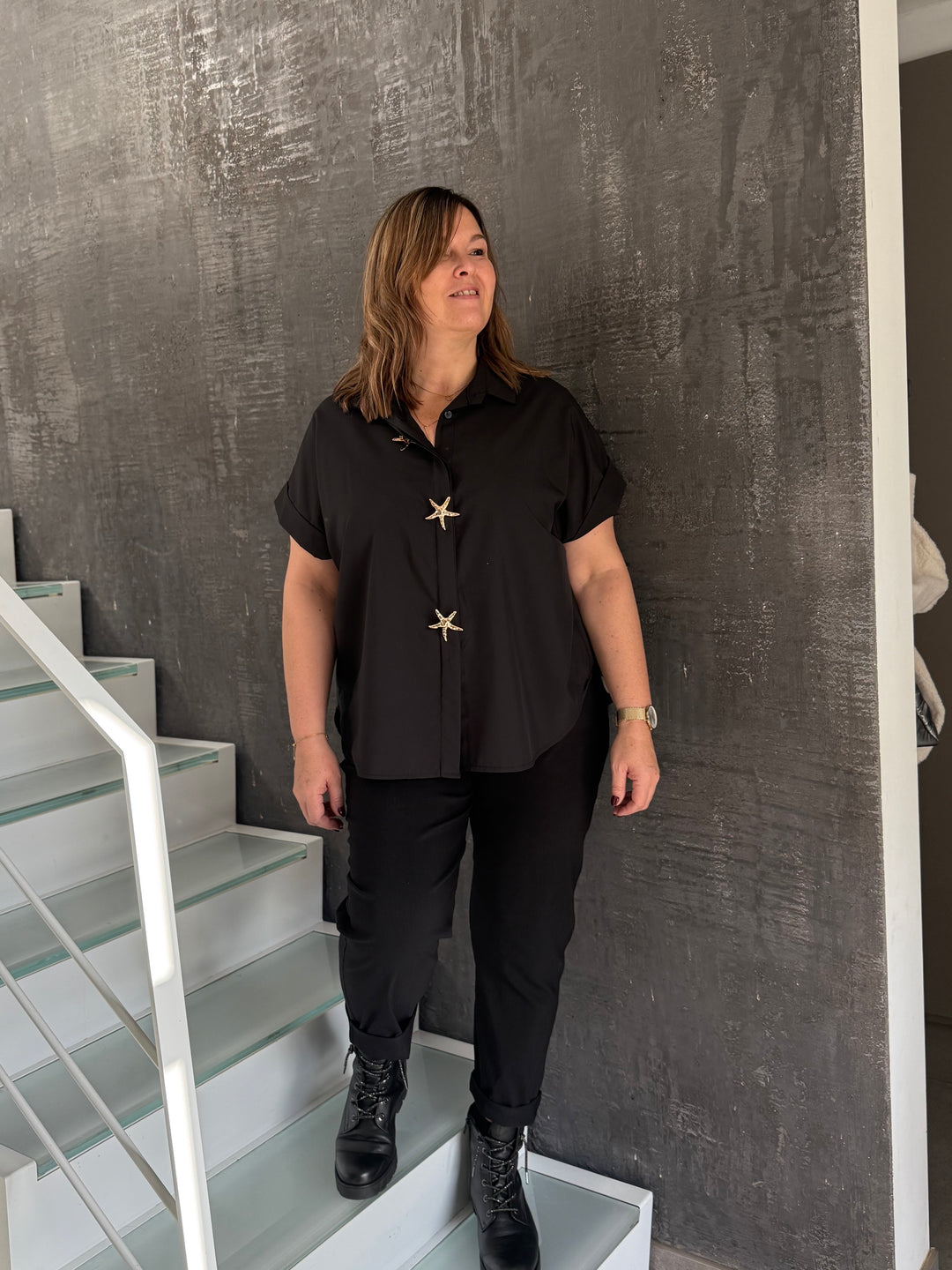 🤍 Chemisier Lysandre – Élégance et modernité, en noir ou blanc